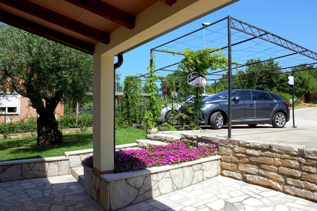 Apartment Kris Umag Exterior foto